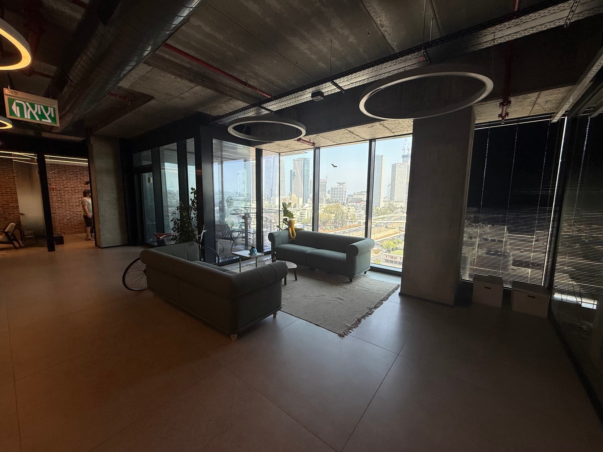 For rent: Office space for your next move in Tel Aviv | 290 m²