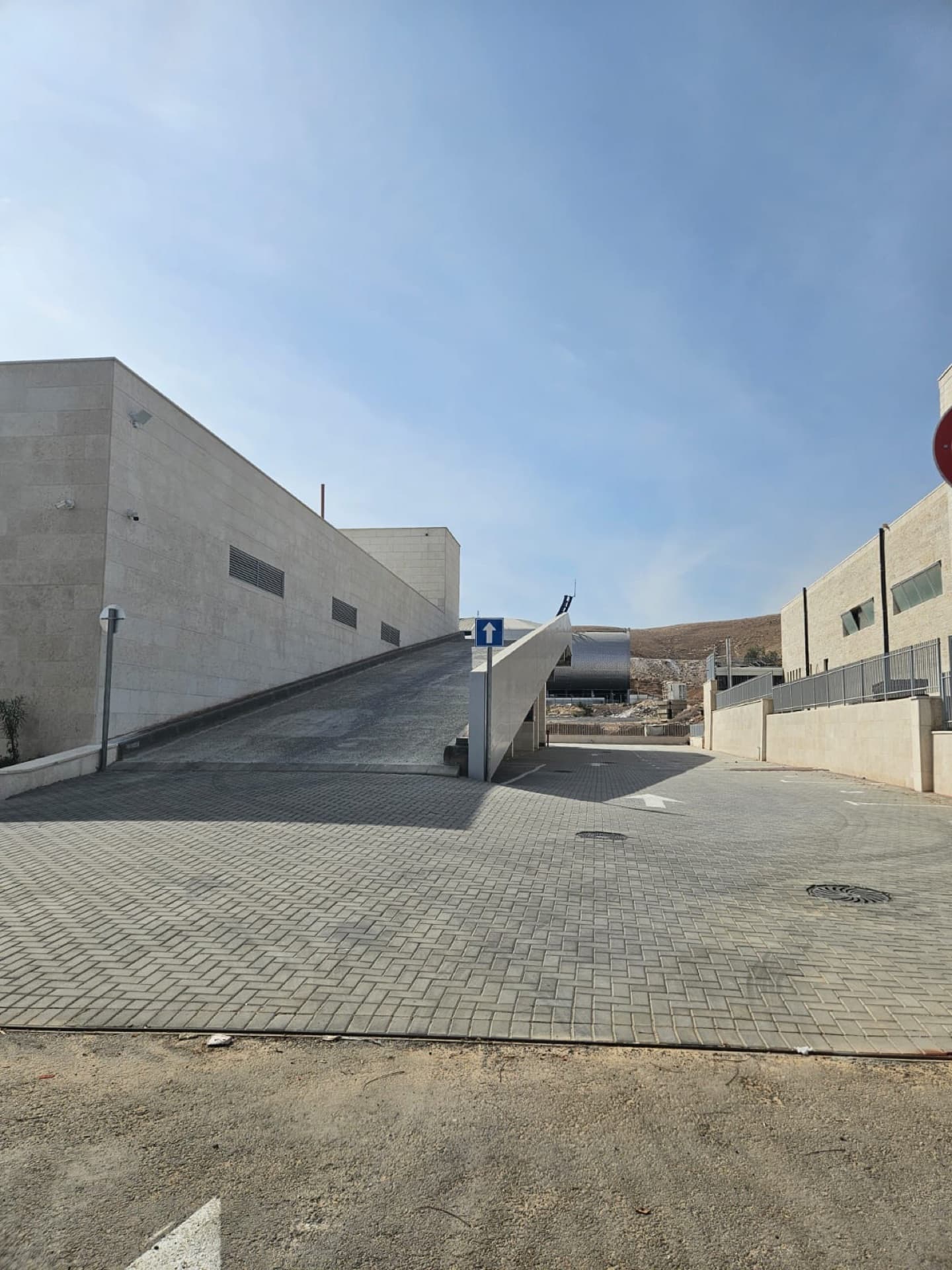 משרד לעסק הבא שלכם במישור אדומים, מעלה אדומים — תמונה 2
