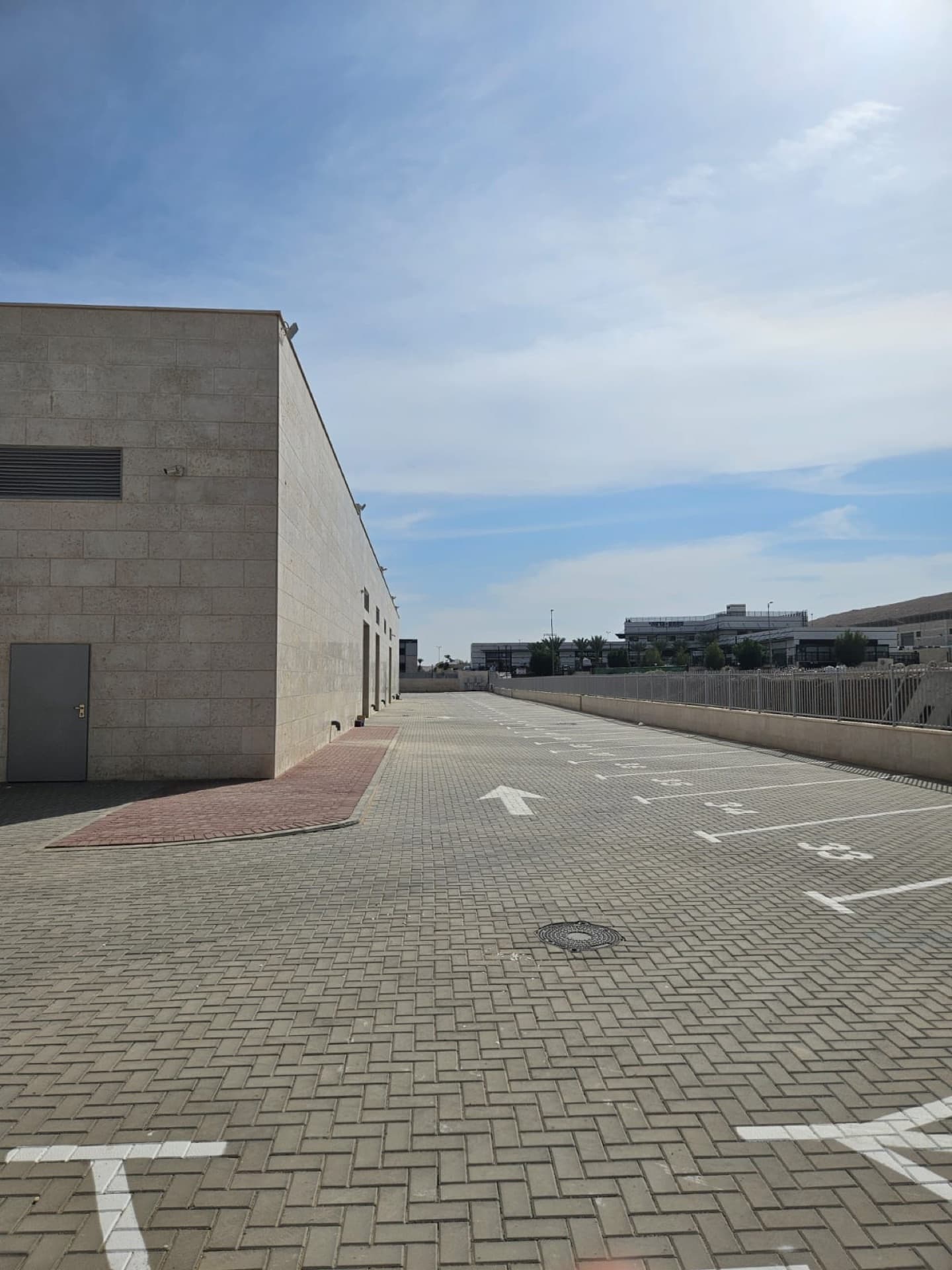 משרד לעסק הבא שלכם במישור אדומים, מעלה אדומים — תמונה 12