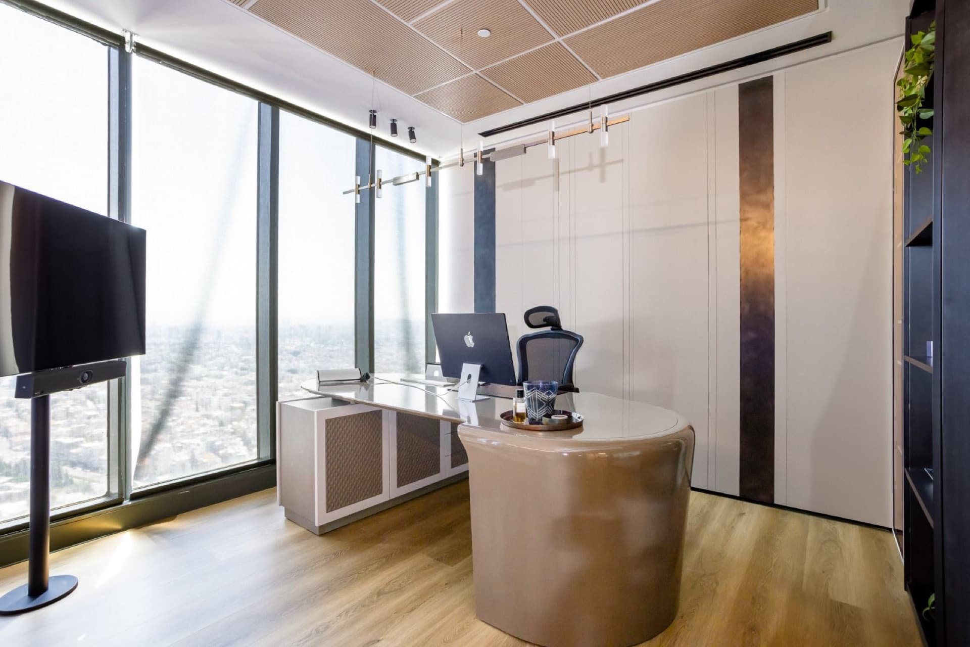 Office space for your next move in Hachsharat HaYishuv Building, 6 Jabotinsky Street, Bnei Brak | 220 m²