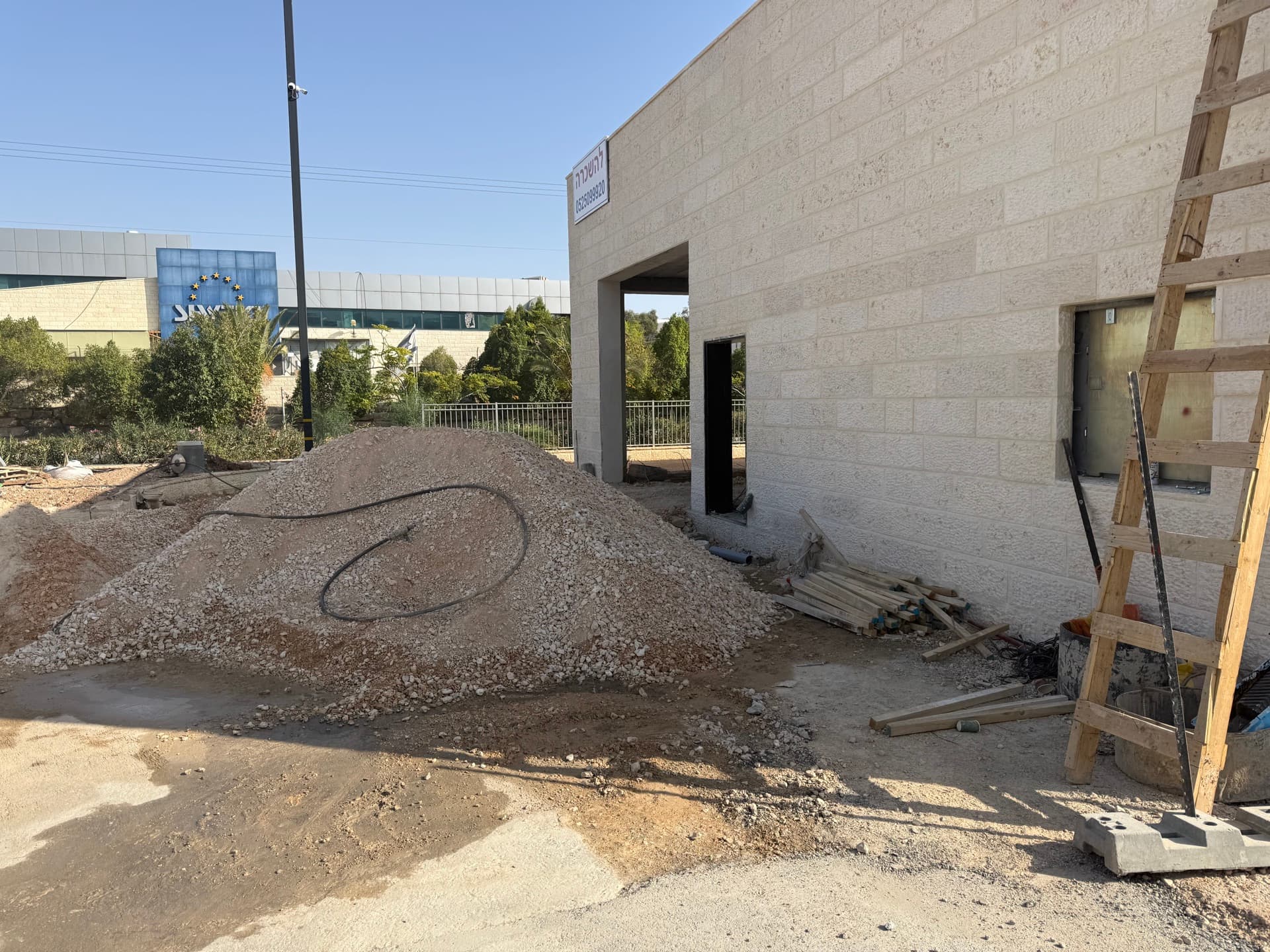 Space for a café or hospitality concept in Mishor Adumim, Ma'ale Adumim | 300 m²