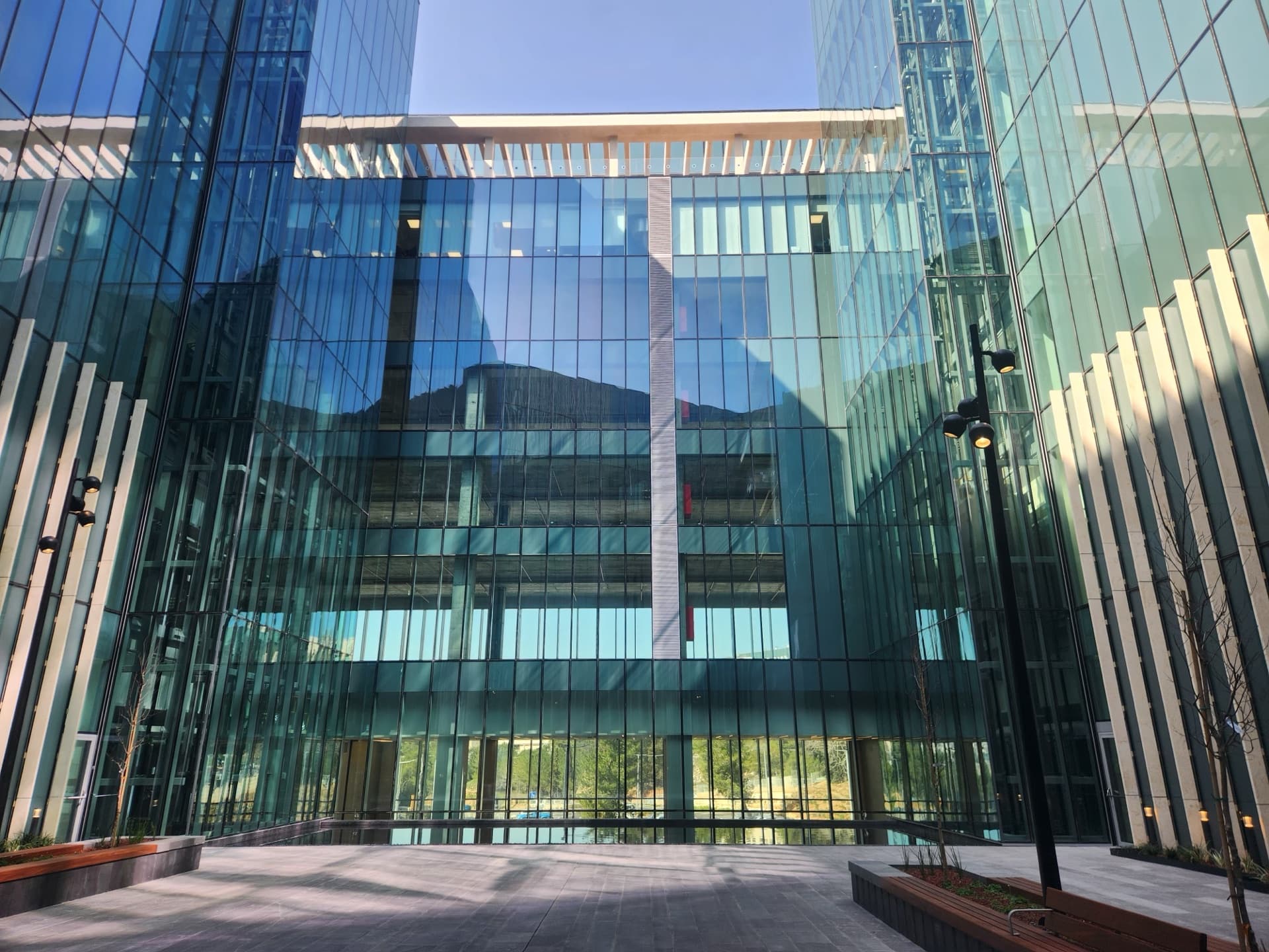 For rent: Commercial space for your next opportunity in Har Hotzvim, Jerusalem