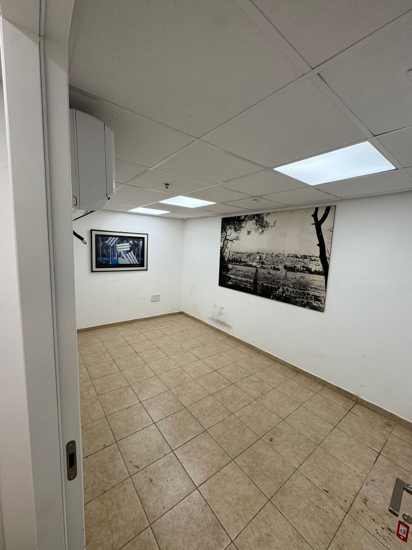 Office space for your next move in Bayit Vegan, Jerusalem | 12 m²